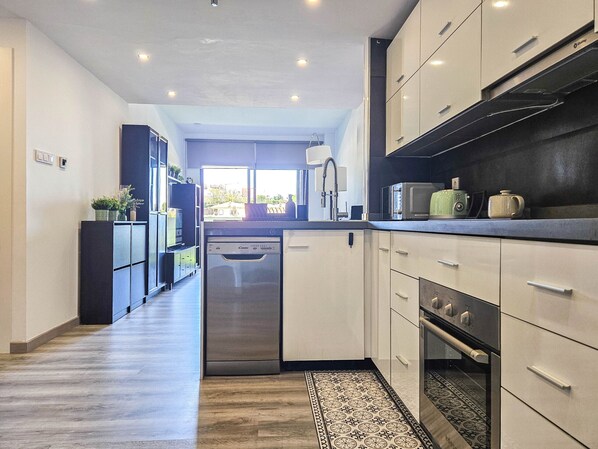 Fridge, microwave, oven, dishwasher