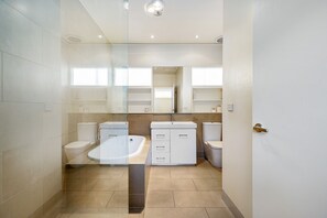 Dusche, Handtücher, Toilettenpapier