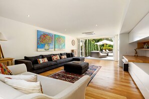 TV, fireplace - Portsea on Point - Private Beach Access (Portsea)