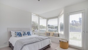 4 dormitoris, planxa i posts de planxar, wifi i roba de llit