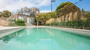 Pool - Back Beach: 6  BR, 4  BA House in Portsea, Sleeps 12 (Portsea)