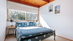 5 bedrooms, WiFi, bed sheets