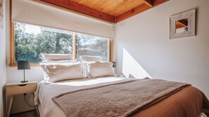 5 bedrooms, WiFi, bed sheets