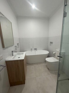 Shower, towels