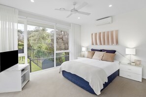 4 bedrooms, bed sheets - Timaru Tennis: 4  BR, 2  BA House in Sorrento, Sleeps 8 (Sorrento)