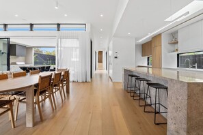 Dining - Solace by the Bay: 5 BR, 3 BA House in Blairgowrie, Sleeps 10 (Blairgowrie)