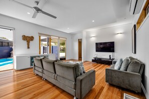 TV, fireplace