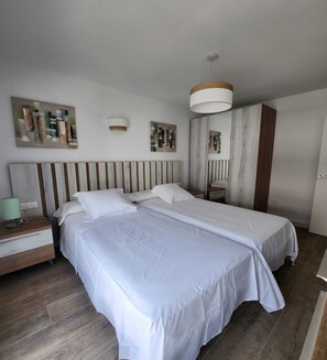 House | 2 bedrooms, bed sheets - Nice Holiday Home With Parking (Fuengirola)