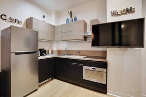 Apartment | Private kitchen - Elegant Apartment - 2bd/6p - Hotel de Ville (Paris)