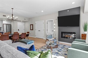 Smart TV y chimenea