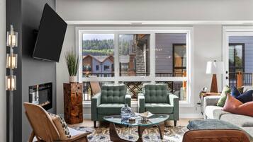 Smart TV, fireplace