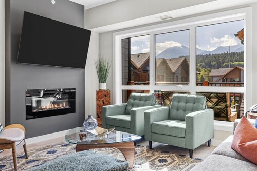 Mountain Views | Pool & Hot Tub | Chic Interior