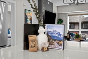 2 habitaciones, tabla de planchar con plancha, cuna de viaje y wifi