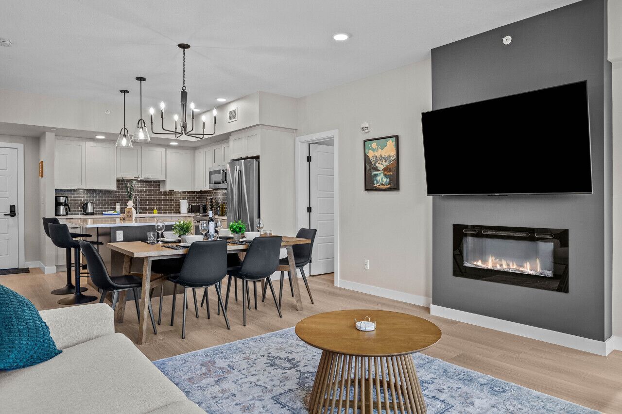 Smart TV, fireplace