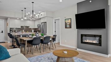 Smart TV, fireplace