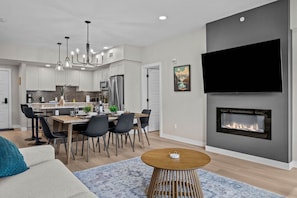 Smart TV, fireplace