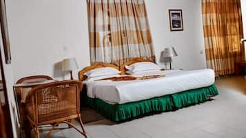 ห้องลักซ์ชัวรี่สวีท, ระเบียง, วิวเมือง | 1 ห้องนอน, ตู้นิรภัยในห้องพัก, โต๊ะทำงาน, พื้นที่ทำงานแบบใช้แล็ปท็อป