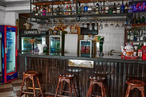 Bar (en la propiedad)