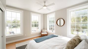 2 slaapkamers, een strijkplank/strijkijzer, gratis wifi, beddengoed