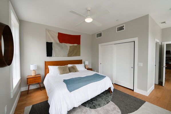 2 bedrooms, iron/ironing board, free WiFi, bed sheets