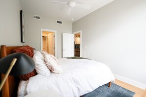 1 dormitori, planxa i posts de planxar, wifi gratuïta i roba de llit 