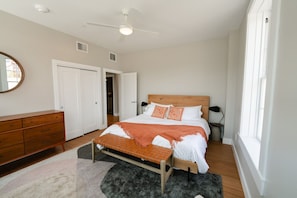 2 bedrooms, iron/ironing board, free WiFi, bed sheets - 2br / 1.5 bath in Martindale (Martindale)