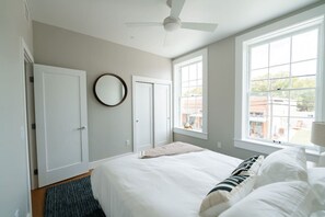 2 عدّة غرف نوم ومكواة/لوح كي وواي فاي مجانًا وملاءات أسرّة