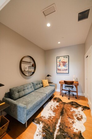 Téléviseur, bureau