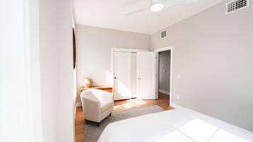 2 Schlafzimmer, Schreibtisch, Bügeleisen/Bügelbrett, kostenloses WLAN