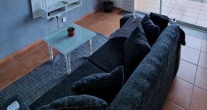 Cozy 2-bedroom apartment in tranquil Margate with WiFi