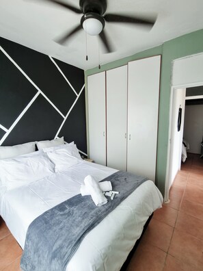 2 habitaciones, tabla de planchar con plancha, wifi y ropa de cama 