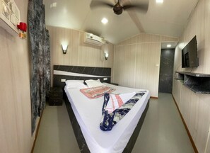 Deluxe Room - Sydney X cafe and Huts (Arambol)