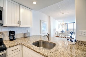 Fridge, microwave, oven, stovetop - Incredible Views in this 2 BD Sea Colony Condo at Annapolis House! WIFI available, Resort Indoor and outdoor pool, Private Beach, Fitness Center, Tennis, and more! (Bethany Beach)