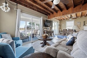 Smart TV, fireplace, DVD player