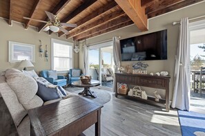 Smart TV, fireplace, DVD player