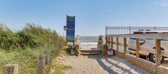 Walk to North Myrtle Beach: Studio w/ Pool Access!