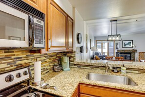 Apartment (1 Bedroom) | Interior - Walk to Ski Lift: Condo w/ Hot Tub in Durango! (Durango)