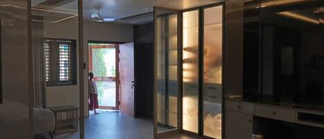 Dobbeltrom – deluxe, balkong, hageutsikt | Skrivebord og wi-fi (inkludert)