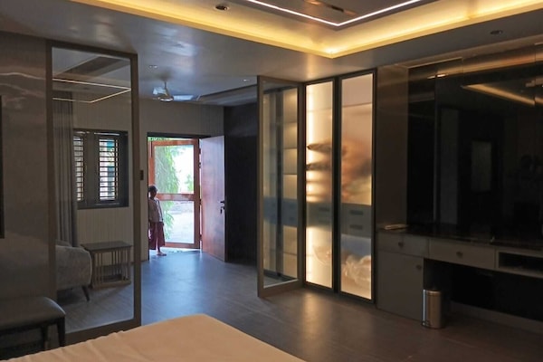 Habitación Deluxe doble, balcón, vistas al jardín | Escritorio y wifi gratis