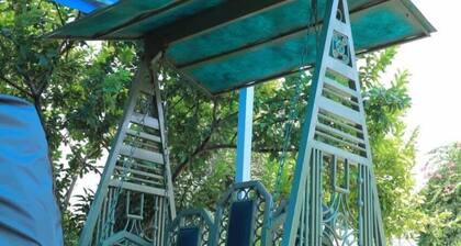 The Taj Mughal Courtyard Homestay