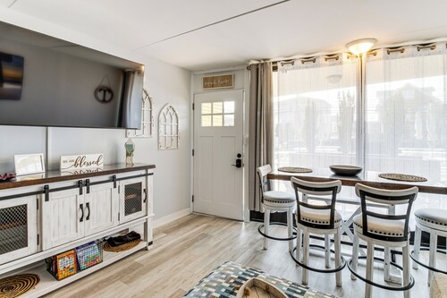 2 Blocks to Beach: Modern Condo in North Wildwood!