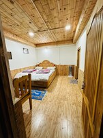 Ropa de cama de alta calidad, colchones con pillow-top y wifi gratis 