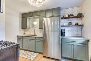 Interior - 4 Mi to Dtwn: Cozy Home in Pueblo (Pueblo)