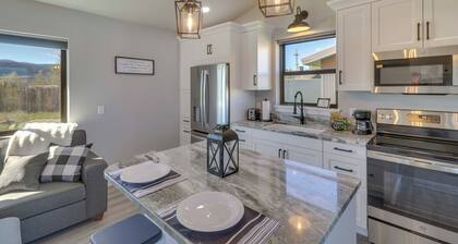 Tiny Home w/ Mtn View: Near Flathead Lake & Skiing
