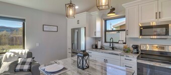 Tiny Home w/ Mtn View: Near Flathead Lake & Skiing