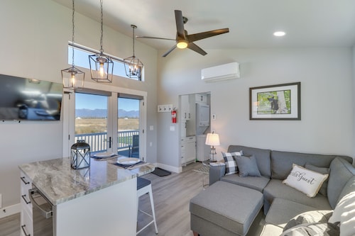 "the Farmhouse": Near Flathead Lake & Skiing