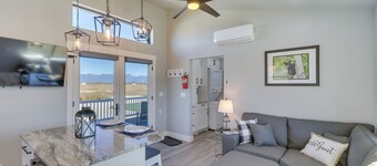 "the Farmhouse": Near Flathead Lake & Skiing