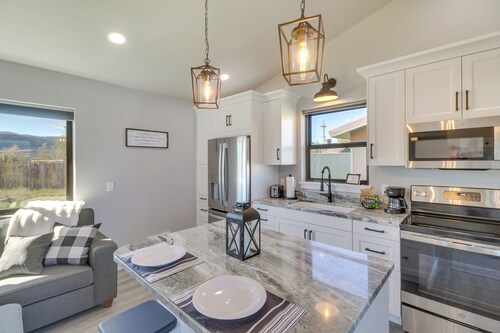 Tiny Home w/ Mtn View: Near Flathead Lake & Skiing