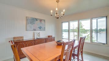 House (4 Bedrooms) | Interior