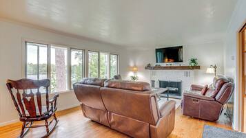 House (4 Bedrooms) | Front of property